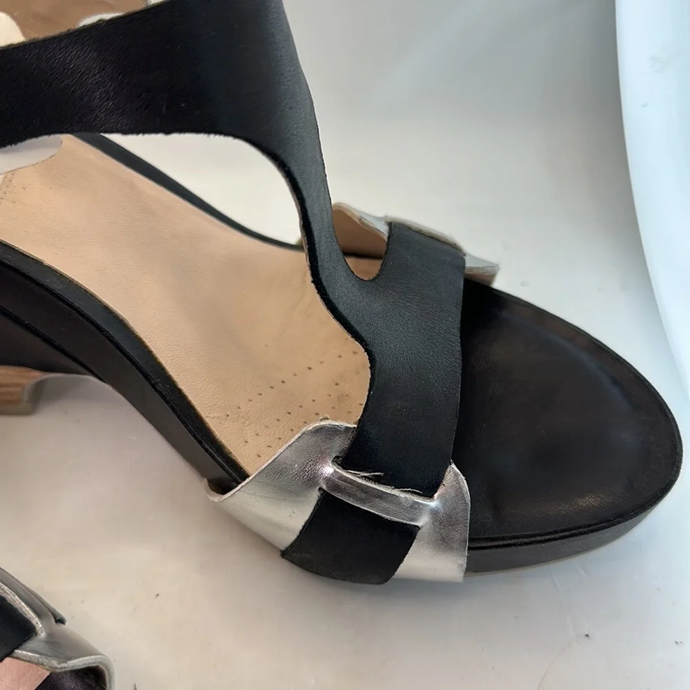 Clarks Narrative, silver, white and black Rosalie Petal 9 40 wedge sandal disco